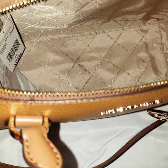 Michael Kors Lenox Large Pebbled Leather Bag - Picture 5 of 8